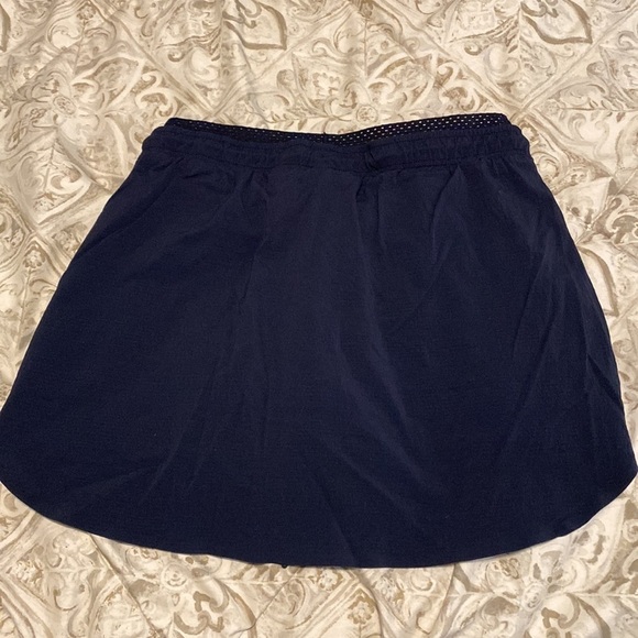 Athletica Crest skort size 6 color black with pockets it has shorts underneath - Picture 6 of 12